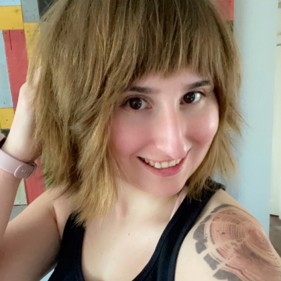 Meet your Posher, Abbey - Picture 1 of 1